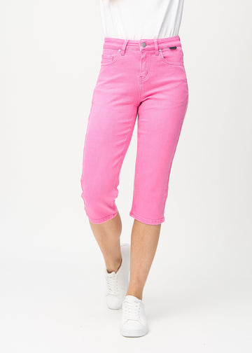Lyserosa regular capris, modellnavn Flamingos, som går rett ned langs benet, sett forfra.