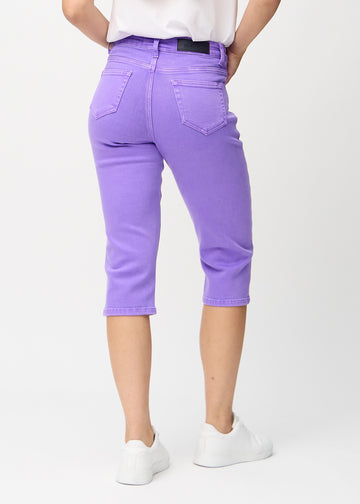 Lilla regular capris sett bakfra, så man kan se hele produktet.