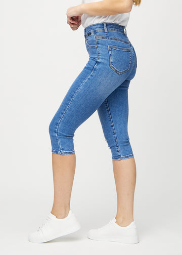 Skinny-capris til kvinner i blå denim, fargen Rivers. Sett fra siden på en modell, med tettsittende passform.