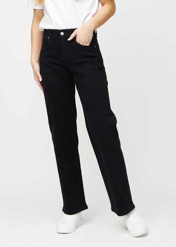 Loose-jeans til kvinner i sort, fargen Ravens. Sett forfra på en modell, med romslig passform og vide ben.