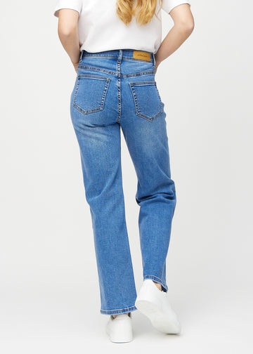 Loose-jeans til kvinner i blå, fargen Rivers. Sett bakfra på en modell, slik at hele den løse passformen vises.