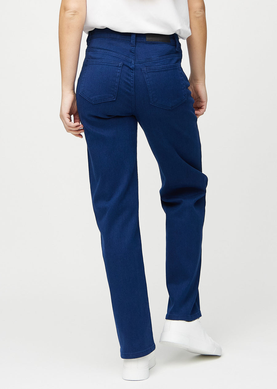 Loose-jeans til kvinner i mørkeblå, fargen Royals. Sett bakfra på en modell, slik at hele den løse passformen vises.
