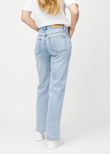 Loose-jeans til kvinner i lyseblå, fargen Waves. Sett bakfra på en modell, slik at hele den løse passformen vises.