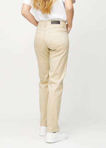 Regular-jeans til kvinner i beige, fargen Gazelles. Sett fra siden på en modell.