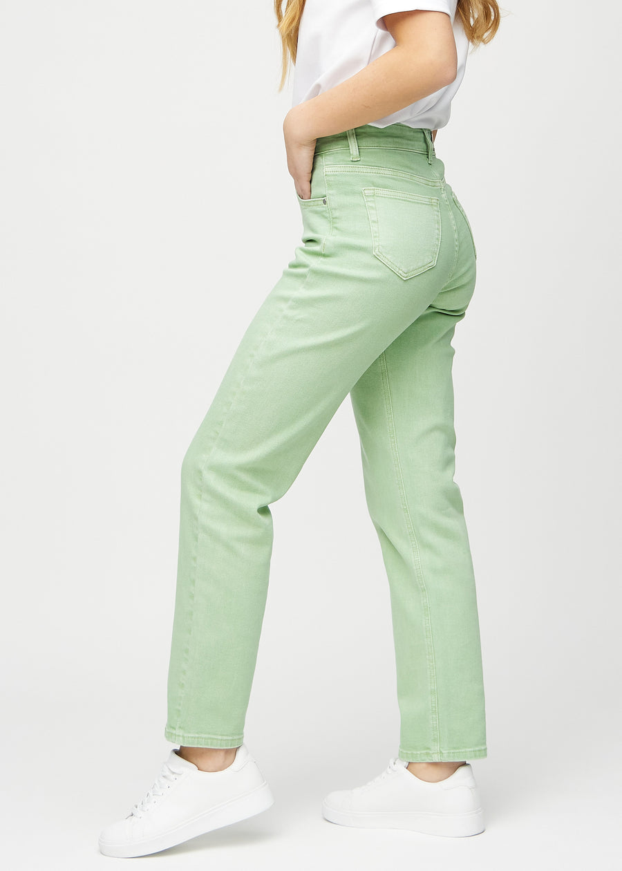 Regular-jeans til kvinner i lysegrønn, fargen Mints. Sett fra siden på en modell.