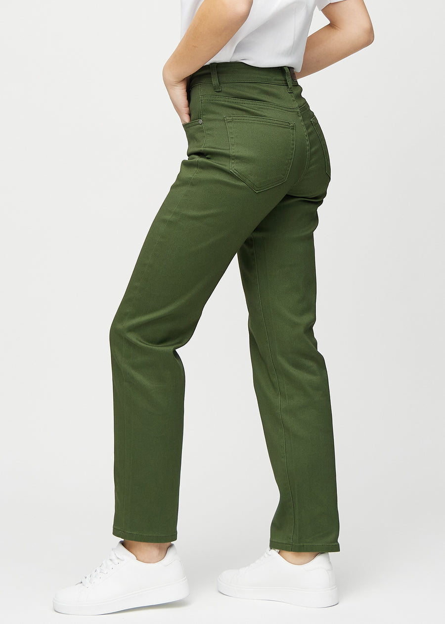 Regular-jeans til kvinner i mørkegrønn, fargen Renewals. Sett fra siden på en modell.