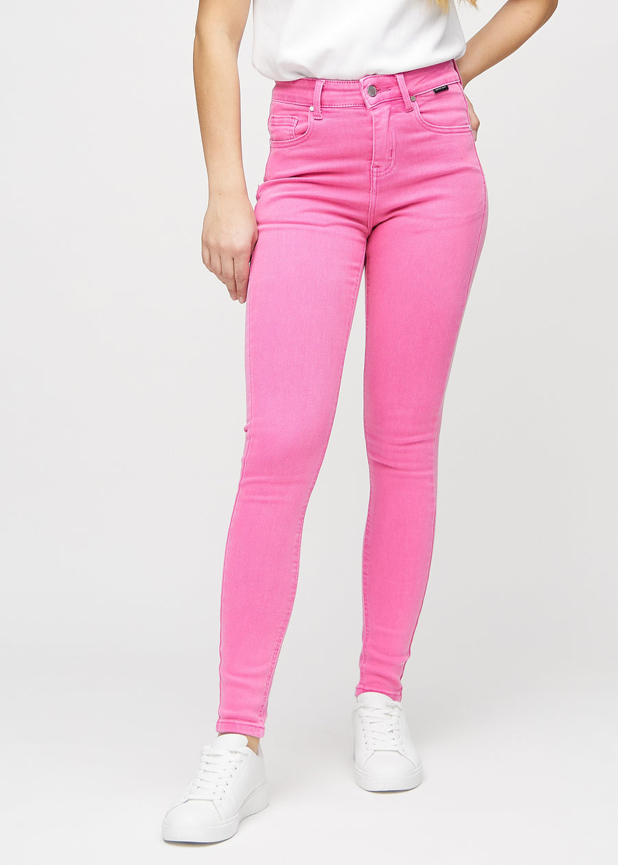 Skinny-jeans til kvinner i lyserosa, fargen Flamingos. Sett forfra på en modell, med tettsittende ben.