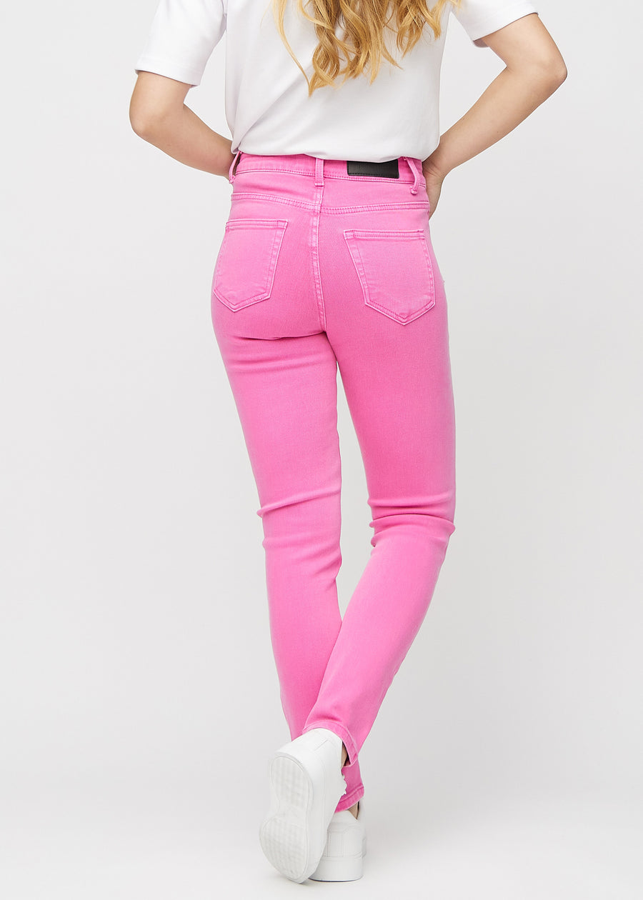 Slim-jeans til kvinner i lyserosa, fargen Flamingos. Sett bakfra på en modell, slik at hele passformen vises.