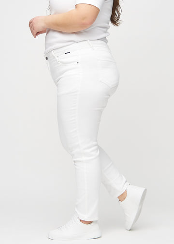 Slim-jeans til kvinner i hvit, fargen Marguerites. Sett fra siden på en plus size-modell.
