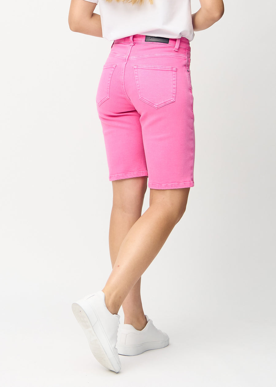Lyserosa regular middle shorts sett bakfra, slik at man kan se hele produktet.