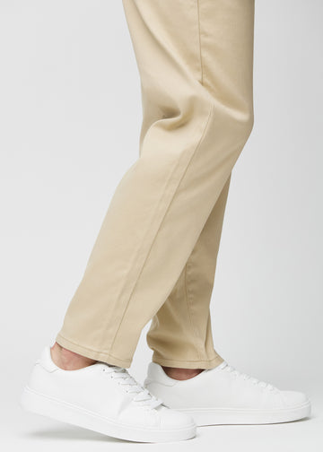 Anklene på en modell, slik at man kan se hvor løst jeansene sitter.