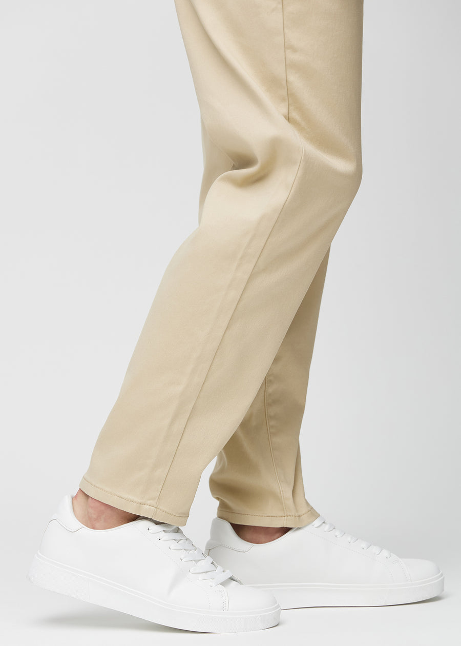 Anklene på en modell, slik at man kan se hvor løst jeansene sitter.