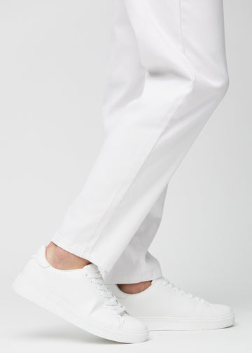 Anklene på en modell, så man kan se hvor løst jeansene sitter.