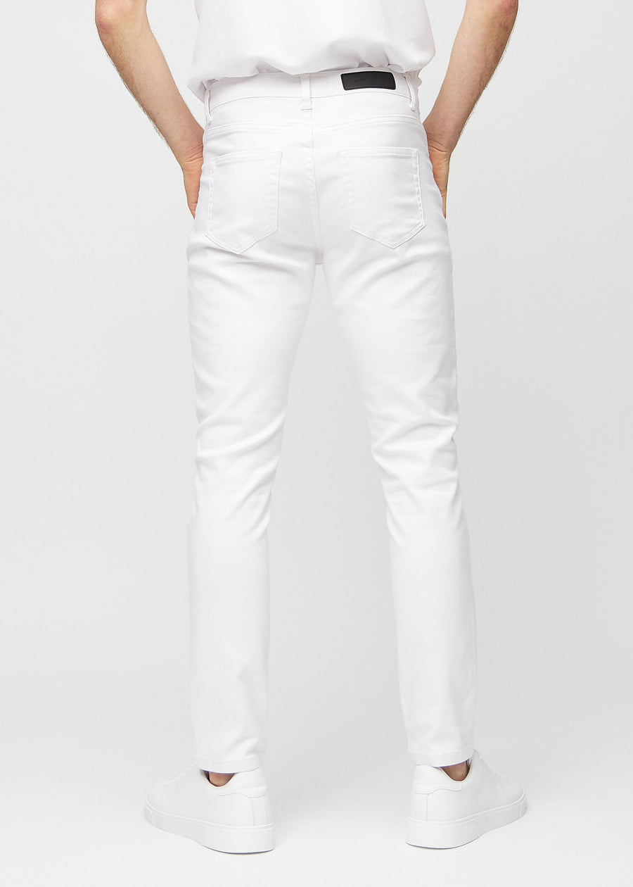 Hvite jeans i slim fit sett bakfra for å vise hele produktet.
